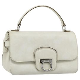 Borsa a mano Gancini in pelle bianca e argento di Salvatore Ferragamo Auth 177310A