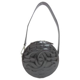 Borsa a tracolla Chanel Coco Mark con finiture argentate
