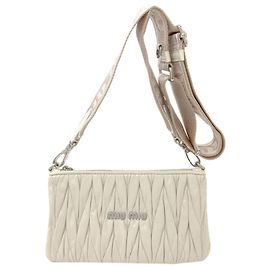 Borsa a tracolla in pelle di vitello matelassé Miu Miu