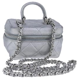 Beauty case Chanel Classic con catena in Caviar trapuntato Mini