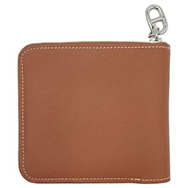 Hermès Zipengo II Chaine D'Ancre Geldbörse aus Evergrain Kalbsleder Gold