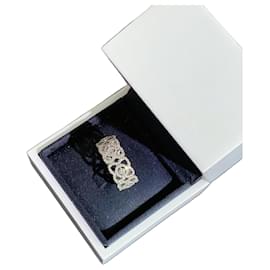 Anello De Beers Enchanted Lotus in Oro Bianco e Diamanti