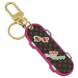 LOUIS VUITTON Llavero LV Skateboard Rosa M69006 LV Auth 177355A