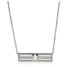 Pendente Tiffany T Horizontal Bar in oro bianco e diamanti Tiffany & Co.