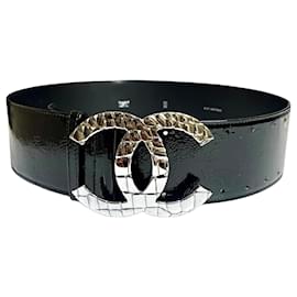 Chanel 07P Cintura larga in vernice nera con logo CC oversize stampa coccodrillo
