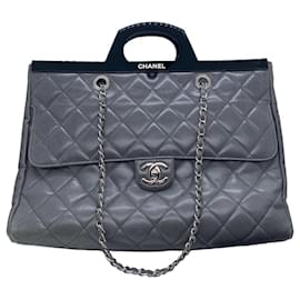 Chanel Sac à bandoulière matelassé en daim gris