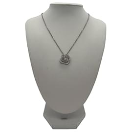 Collana Chanel Fil de Camélia in Platino e Diamanti