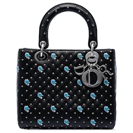 Lady Dior in pelle di vitello nera con fiori ricamati, misura Medium