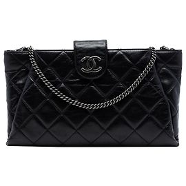 Clutch Chanel Black Quilted Glazed Calfskin Coco Pleats Chain