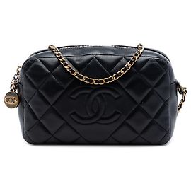 Chanel Black CC gesteppte Lammfell Diamond Camera Bag