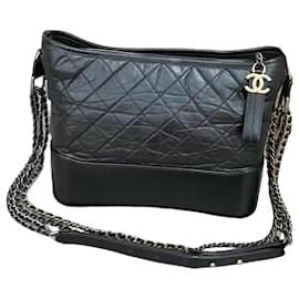Borsa a tracolla Chanel Medium in pelle nera matelassé