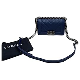 Chanel Le Boy Small V-Striped Pelle Blu Scuro