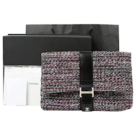 Chanel Clutch con patta e maniglia