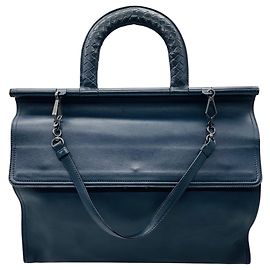 Maletín de cuero trenzado Intrecciato Bottega Veneta azul marino con asa superior y correa extraíble