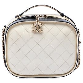 Beauty case Chanel Beige Small CC in pelle di vitello stropicciata