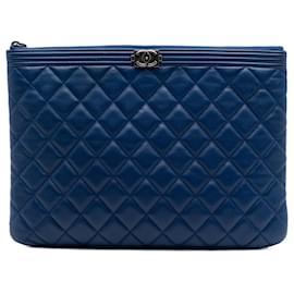 Clutch Chanel Blue Medium Quilted Lambskin Boy O Case