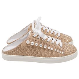 Mules Goldie de Stuart Weitzman en rafia beige