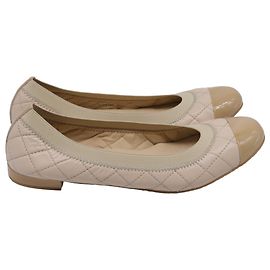 Bailarinas acolchadas Stuart Weitzman en piel beige