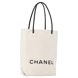 CHANEL Essential Hand Bag Leather White CC Auth 178954V