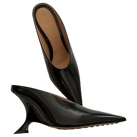 Bottega Veneta Décolleté in vernice nera a punta