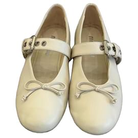 Miu Miu Ballerinas aus Leder Elfenbeinbeige