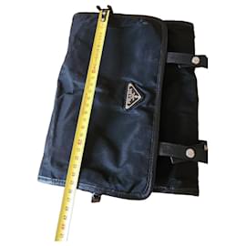 Prada Kulturbeutel aus Nylon und Leder, Schwarz