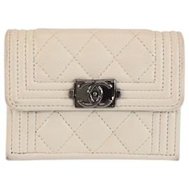 Chanel Boy Portemonnaie - Weißes Leder im kompakten Design