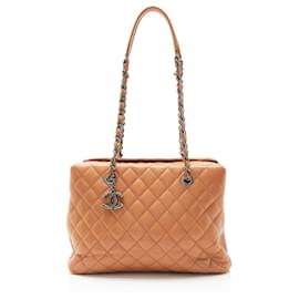 Tote City Small in pelle caviar Chanel