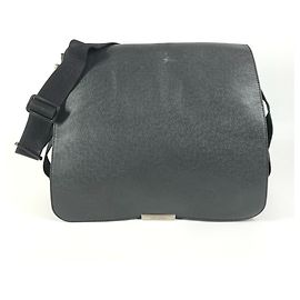 Bolso Victor en Taiga Louis Vuitton