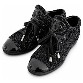 Sneakers in tweed Chanel