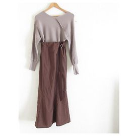 Autre Marque Emmi atelier Strickkleid mit Docking-Detail