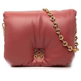 LOEWE Borsa Goya Puffer in agnello lucido rosa con catena