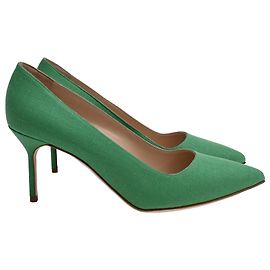 Manolo Blahnik BB 70 Pumps aus grünem Leinen