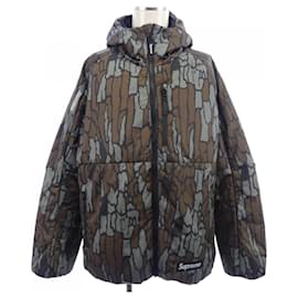 Chaqueta con capucha aislada Supreme WINDSTOPPER