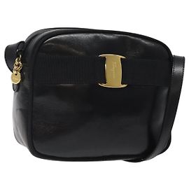 Salvatore Ferragamo Vara Bow camera Leather