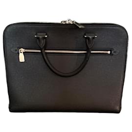 Valigetta in pelle Taiga Louis Vuitton