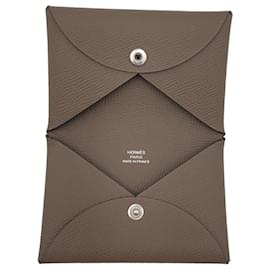 Hermès Tarjetero Calvi, Piel de becerro Epsom, Etoupe