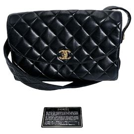 Borsa a tracolla Chanel in agnello nero