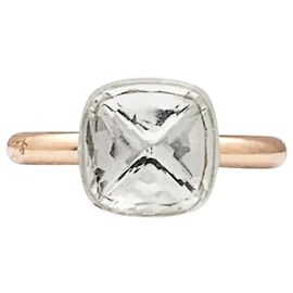 Anillo Pomellato, "Nudo Classique", dos ors y topacio blanco.