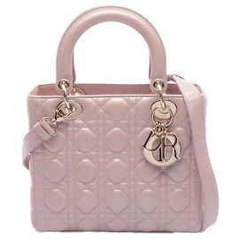 Lady Dior en piel de cordero cannage iridiscente rosa, tamaño Medium