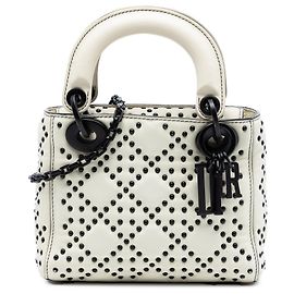 Lady Dior in agnello morbido bianco con cannage e borchie