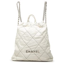 Zaino Chanel 22 in pelle di vitello lucida trapuntata bianca Large