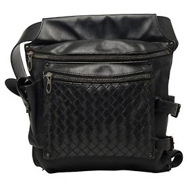Bolsa de cintura Intrecciato Bottega Veneta em couro preto