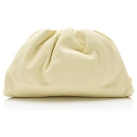 Bottega Veneta The Pouch Clutch aus Kalbsleder