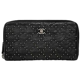 Cartera larga matelassé con tachuelas Chanel