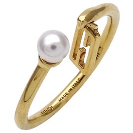 Fendi Ring aus Goldmetall mit Kunstperle