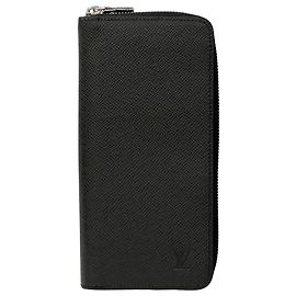 Louis Vuitton Taiga Men's Long Wallet