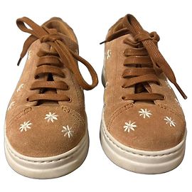 Autre Marque Camper Sneaker aus braunem Wildleder mit Blumenstickerei