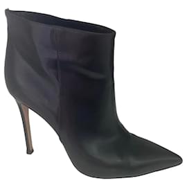 Gianvito Rossi Stivaletti in pelle nera a punta