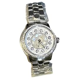 Fendi Armbanduhr mit Diamanten